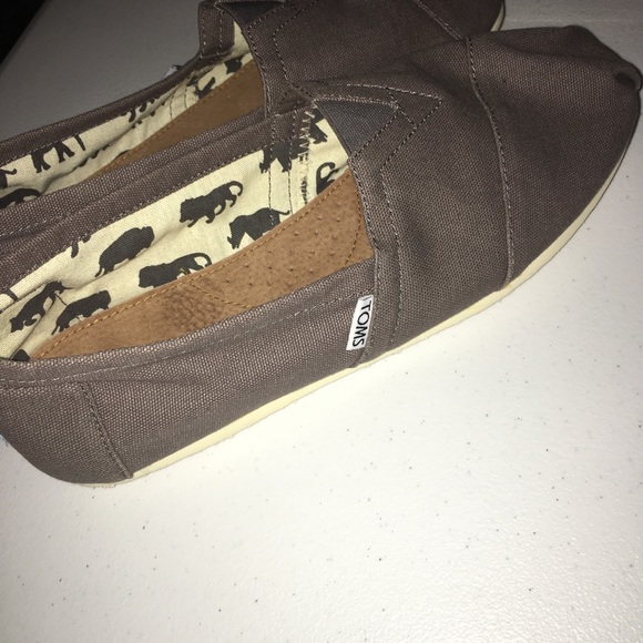 Toms Other - Men’s classic TOMS grey canvas slide on SIZE: 9